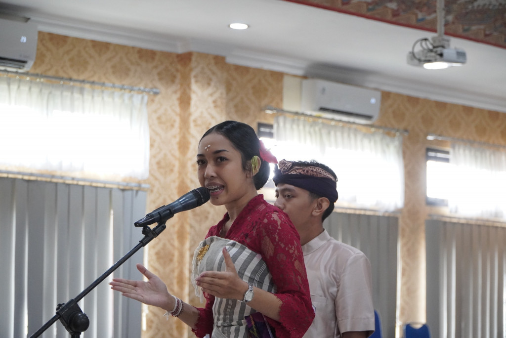 Peserta Jegeg Bagus Dalung Banjar Lebak Unjuk Bakat dan Wawasan pada Pemilihan Jebag Dalung 2025